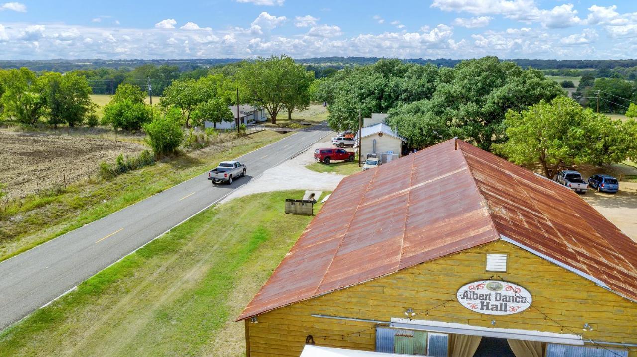 Stunning Home-Right Across From Albert Dance Hall! Stonewall Exterior photo