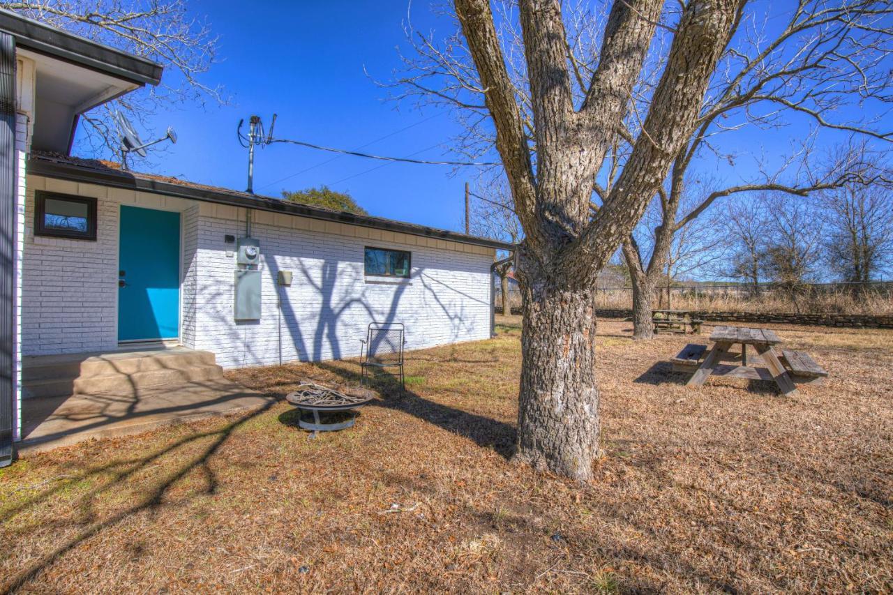 Stunning Home-Right Across From Albert Dance Hall! Stonewall Exterior photo