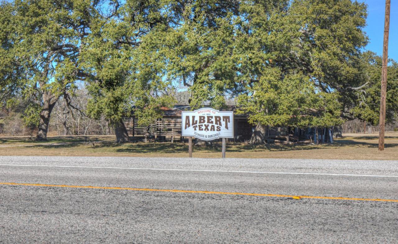 Stunning Home-Right Across From Albert Dance Hall! Stonewall Exterior photo